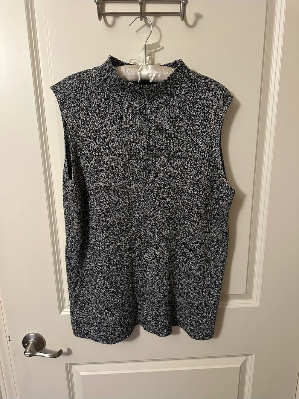 Requirements Woman Marled Knit Sweater Vest - Black & White